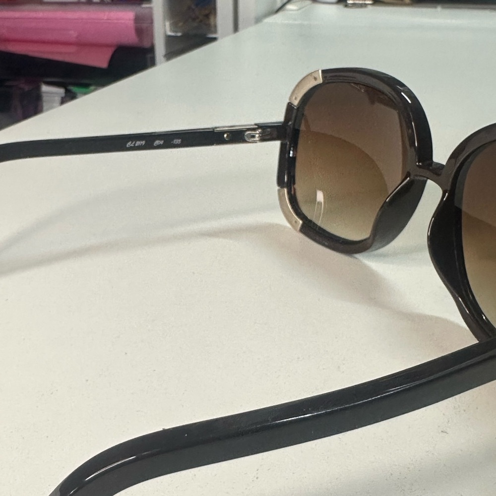 Chloe Black and Tan Sunglasses - Picture 4 of 5